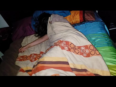 ❤️ Pinupunasan ng stepson ang kanyang batang madrasta habang natutulog ito. ❌ Fuck video sa amin ❌️❤